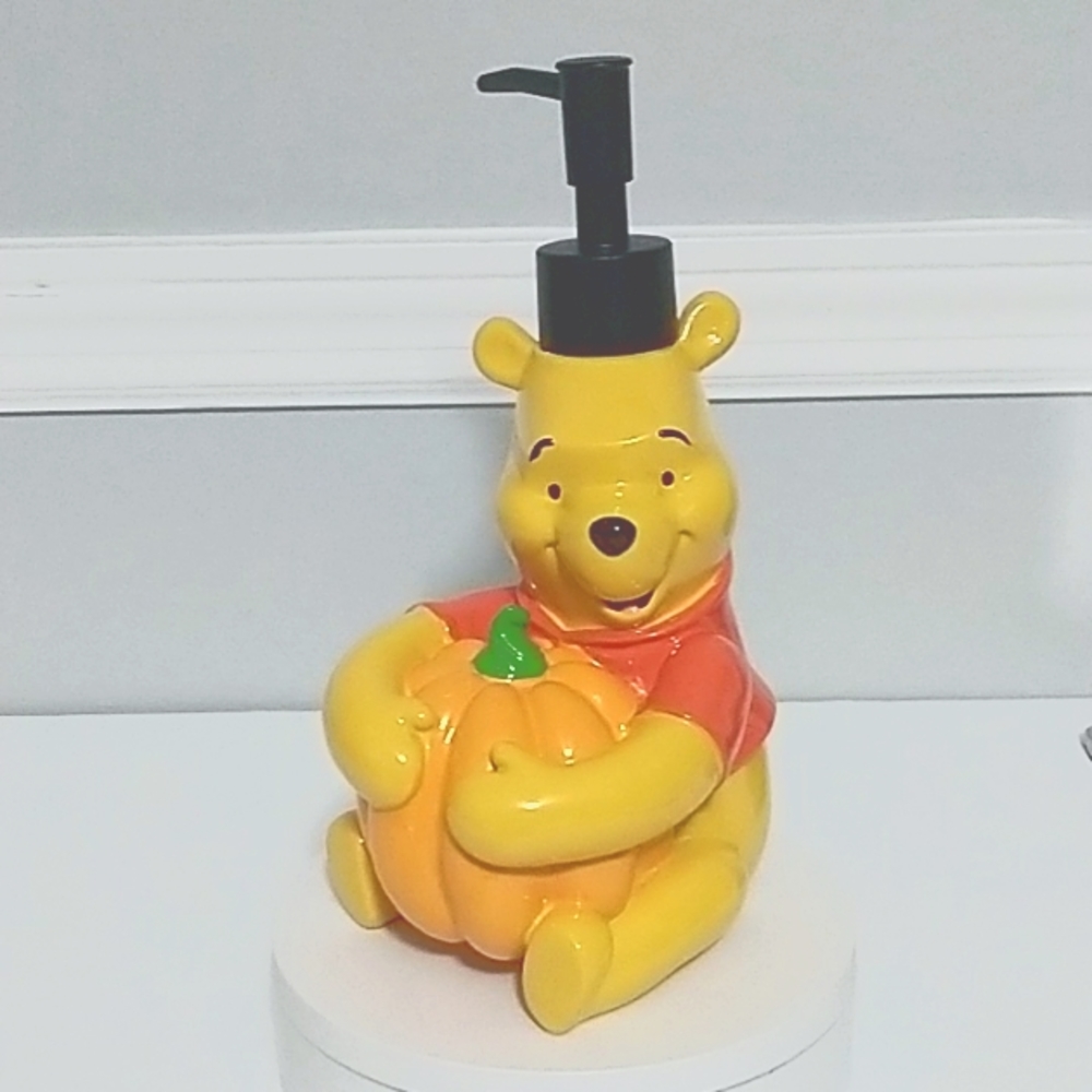 Disney Winnie The Pooh Bear Fall Halloween Pumpkin Soap Dispenser